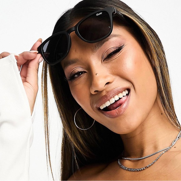 QUAY Hardwire Polarized Sunglasses Matte Black Frame Smoke Grey Lens Unisex NWT - Picture 9 of 11